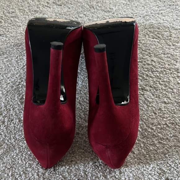 7.5 Red Stuart Weitzman Platform Pumps - Picture 9 of 13
